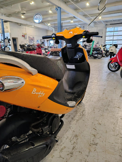 Tangerine 2021 Genuine Buddy 50 scooter, opposite side view