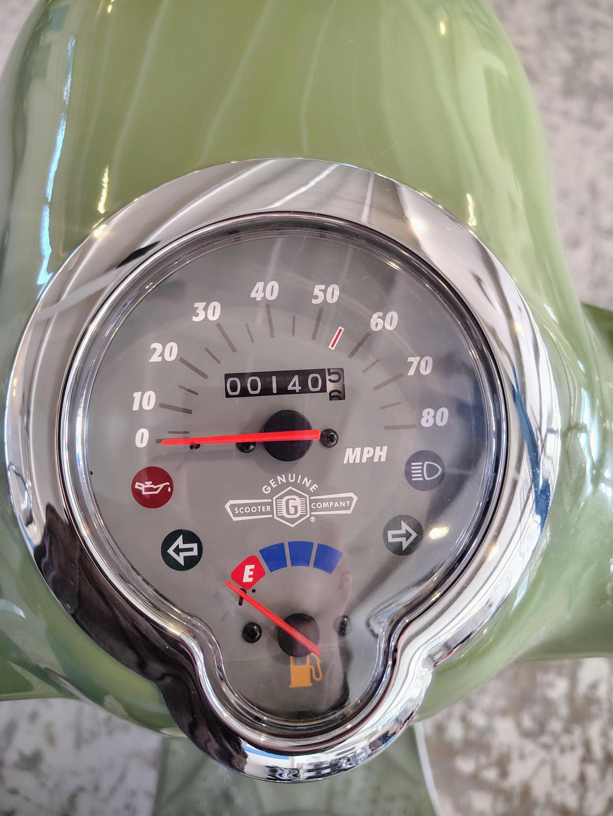Genuine Buddy 50 odometer displaying 140.5 miles